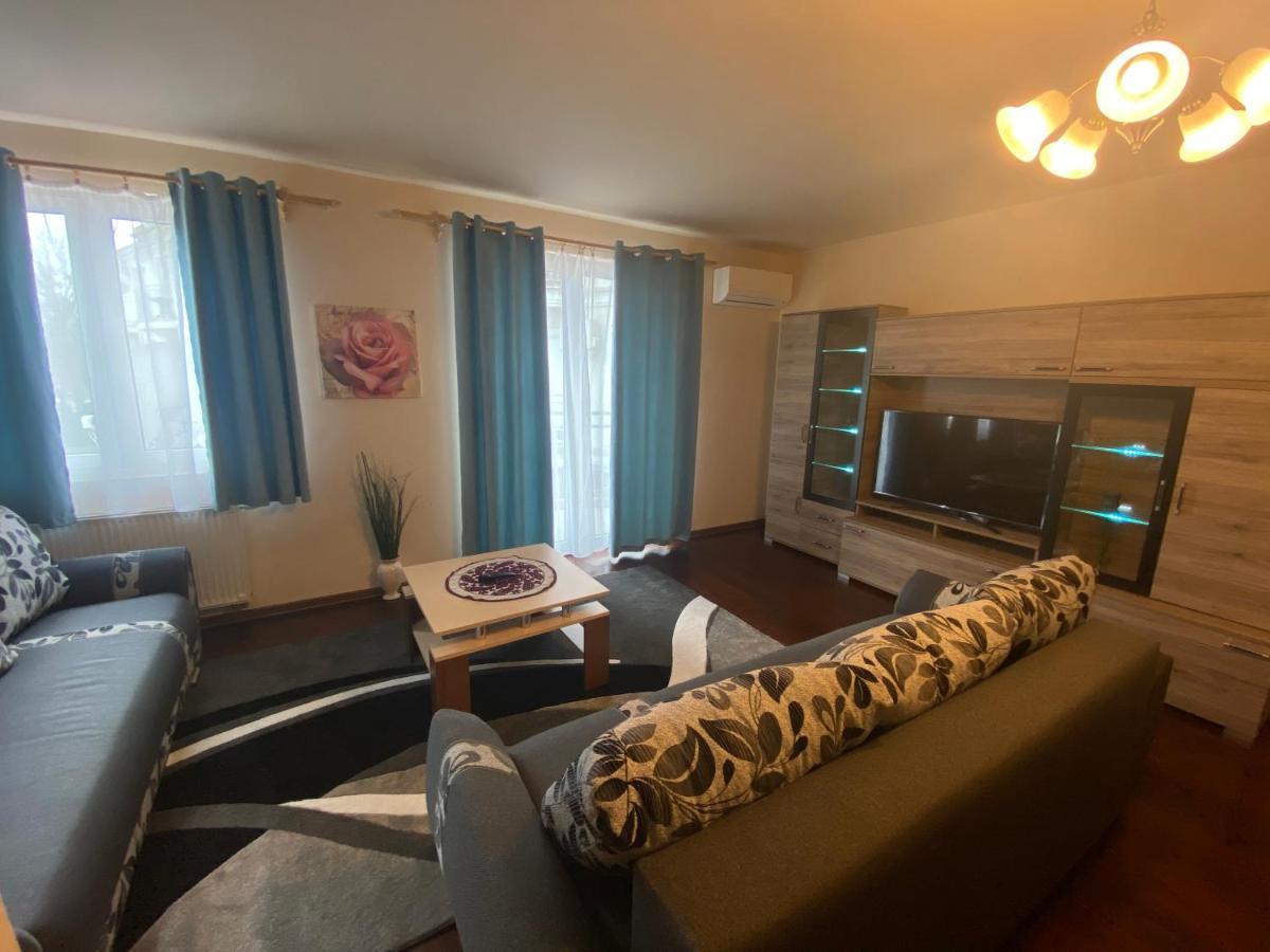 Thermal Apartman ไฮจ์ดุสโซบอสโล ภายนอก รูปภาพ