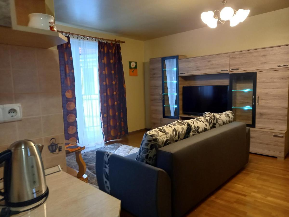 Thermal Apartman ไฮจ์ดุสโซบอสโล ภายนอก รูปภาพ