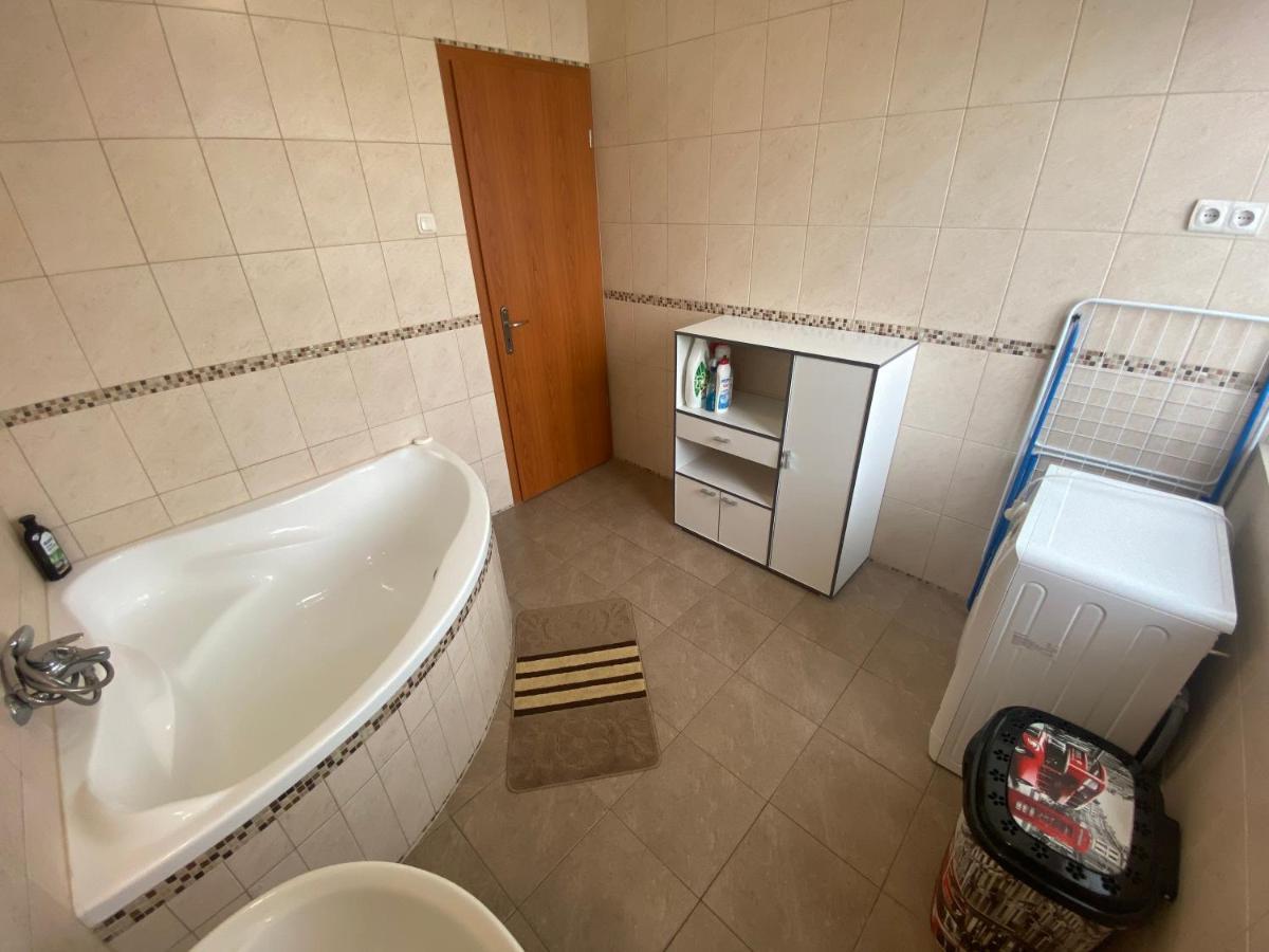 Thermal Apartman ไฮจ์ดุสโซบอสโล ภายนอก รูปภาพ