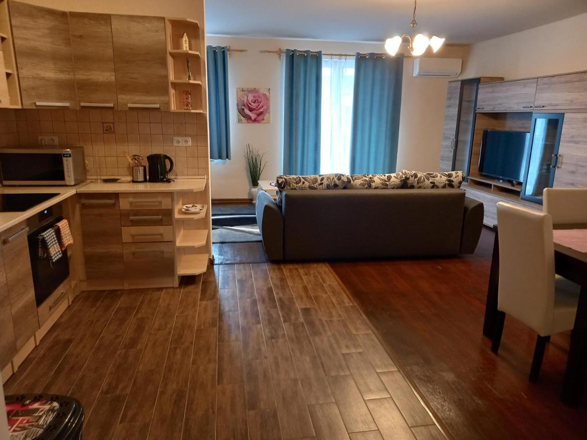 Thermal Apartman ไฮจ์ดุสโซบอสโล ภายนอก รูปภาพ