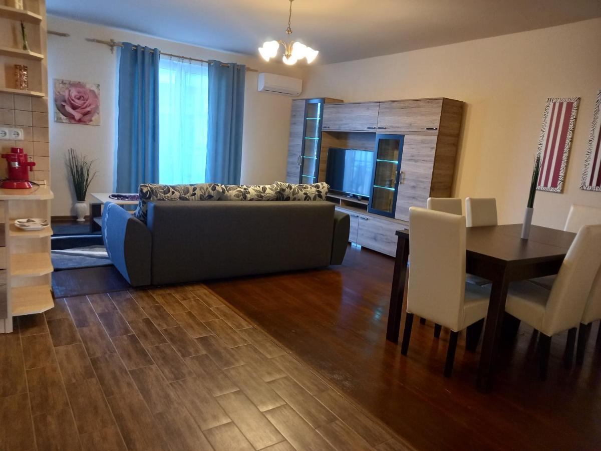 Thermal Apartman ไฮจ์ดุสโซบอสโล ภายนอก รูปภาพ
